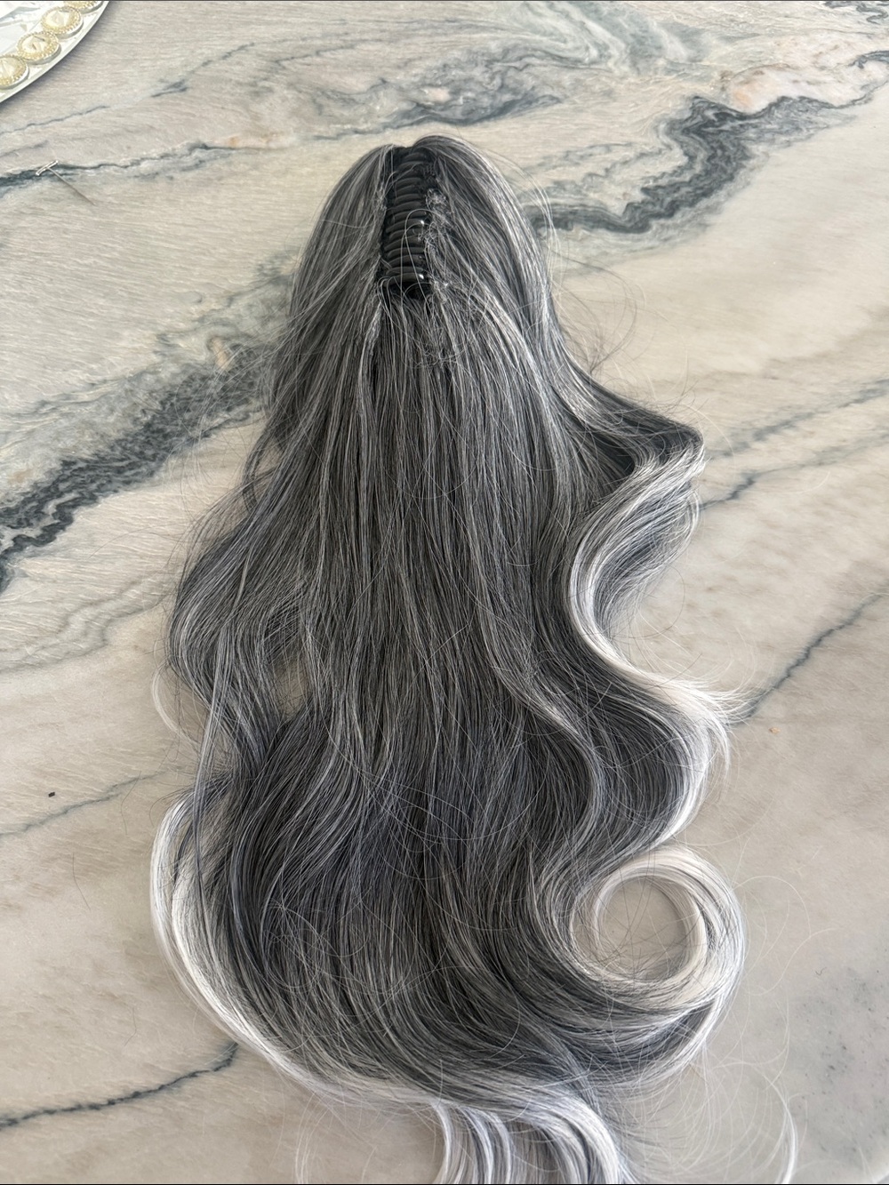 22" Dark black/grey with White tips claw clip ponytail - Picture 4 of 5